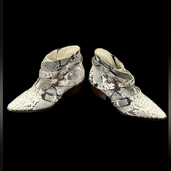 Gianni Bini Leather Jeydda Snake Print Buckle Western Booties Size 10 M - Picture 2 of 6